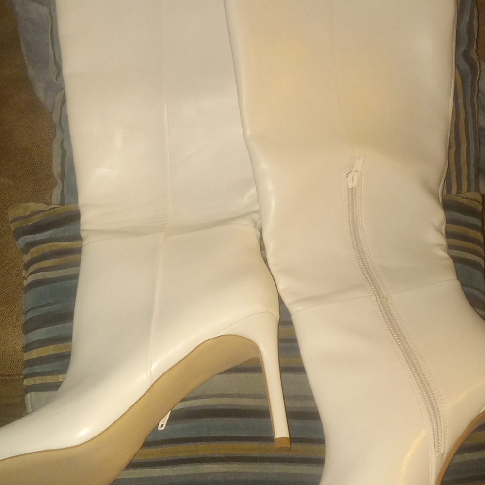 Chic Champagne size 9.5 madden Girl Heeled Women's Boots